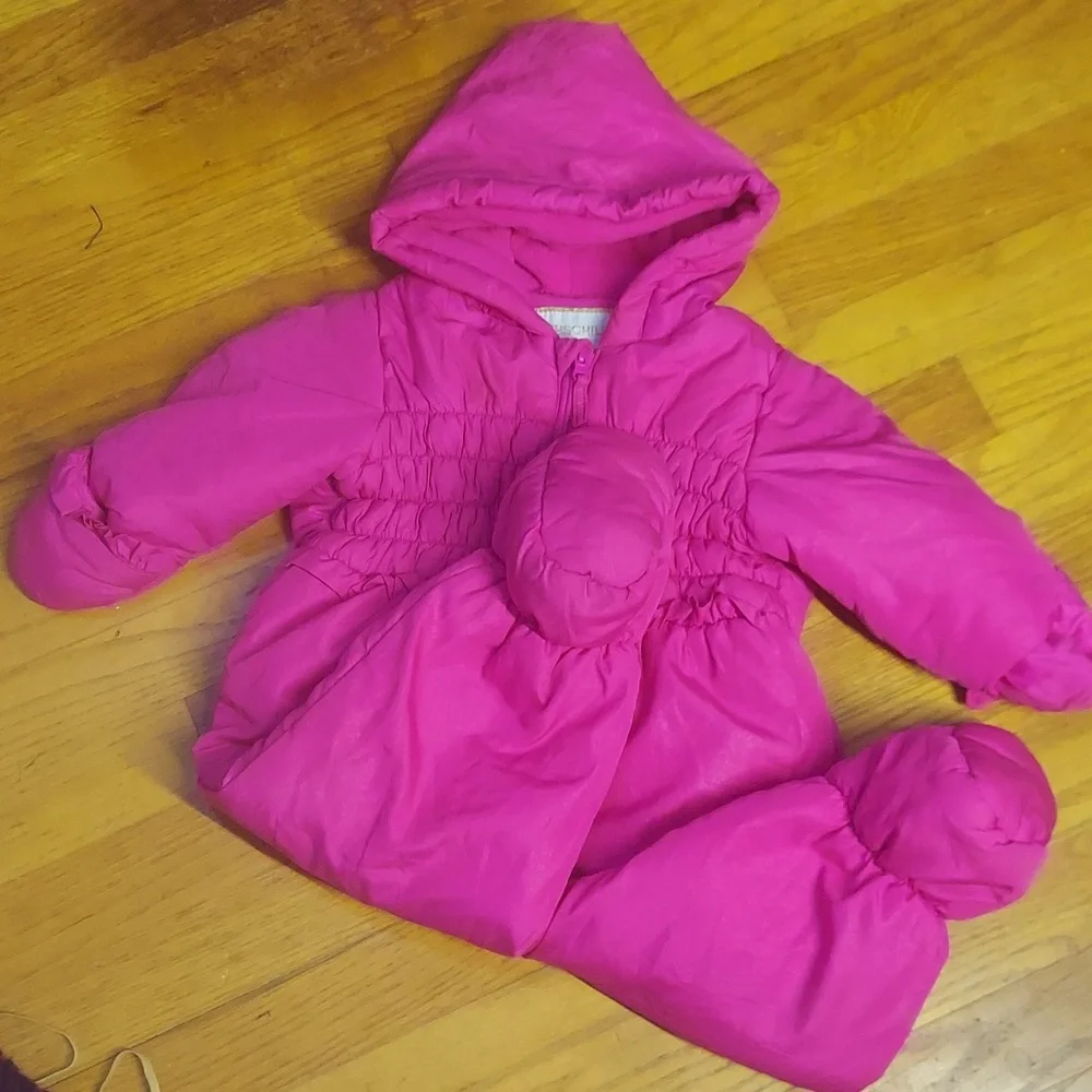 ⭐️ 5/$30 Rothschild pink snow suit, 12 months